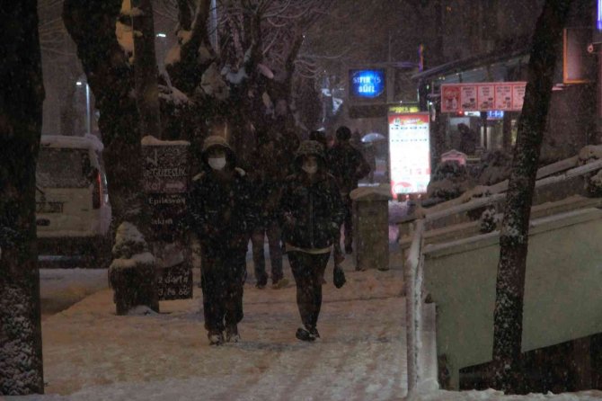 Üniversite öğrencisi son anda kurtuldu