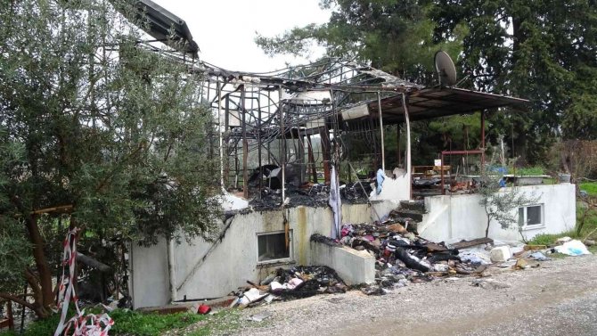 Yaşlı kadın yanarak öldü