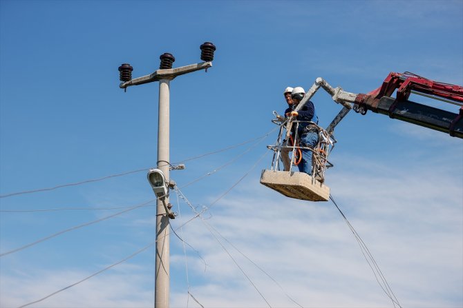 Antalya'da hortum, fırtına ve sağanak hasara yol açtı