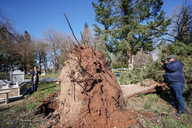 Antalya'da hortum, fırtına ve sağanak hasara yol açtı