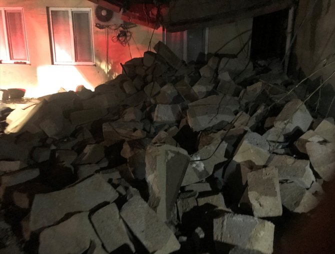 Antalya'da hortum, fırtına ve sağanak hasara yol açtı