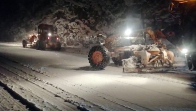 Antalya-Konya karayoluna kar engeli