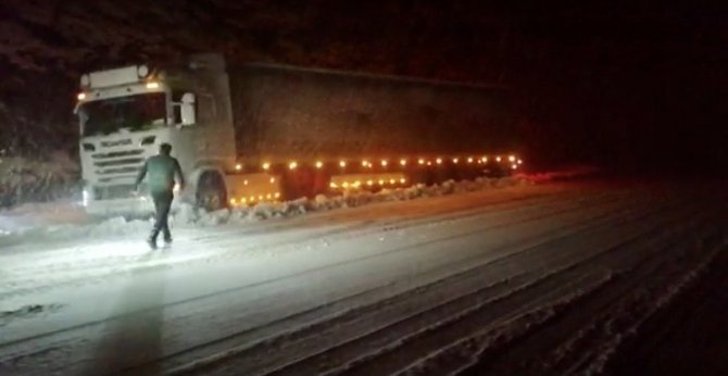 Antalya-Konya karayoluna kar engeli