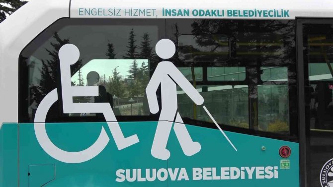 Bu belediye minibüsü sadece engelli öğrencileri taşıyor