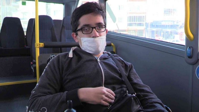 Bu belediye minibüsü sadece engelli öğrencileri taşıyor