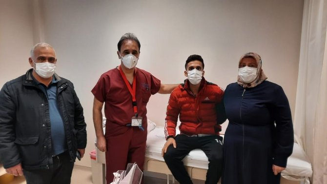 Genç futbolcu  ölümden döndü