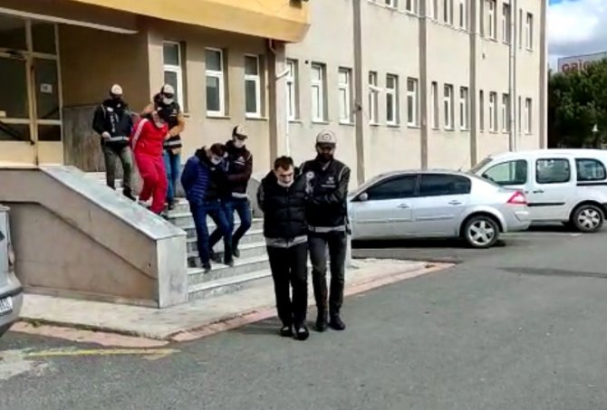 Sahte parayla alışveriş yapan şüpheliler polise yakalandı