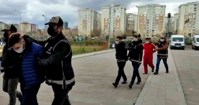 Sahte parayla alışveriş yapan şüpheliler polise yakalandı