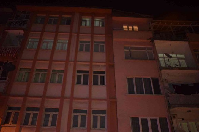 24 yaşındaki genç doğalgaz borusuna asılı bulundu