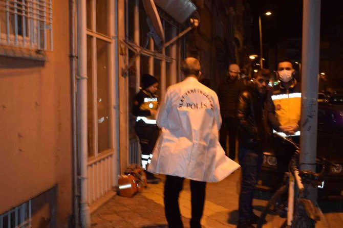 24 yaşındaki genç doğalgaz borusuna asılı bulundu