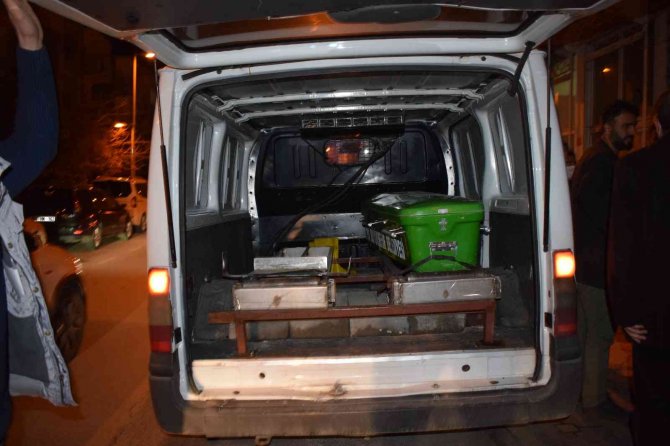 24 yaşındaki genç doğalgaz borusuna asılı bulundu