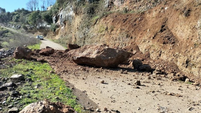 Aşırı yağışlar heyelana neden oldu