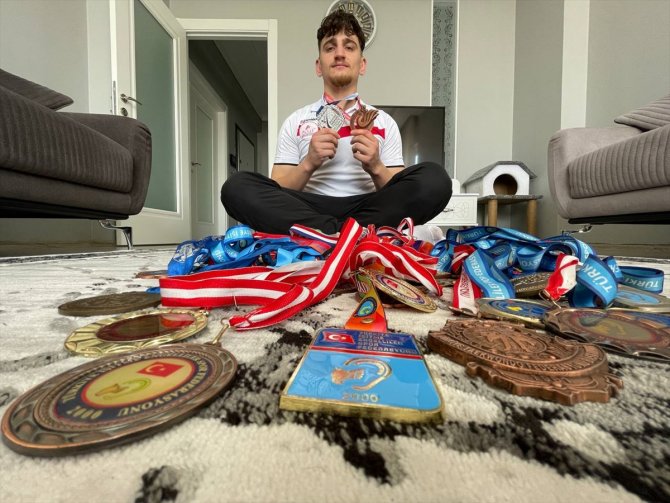 Tekvandoda başarıya doymuyor