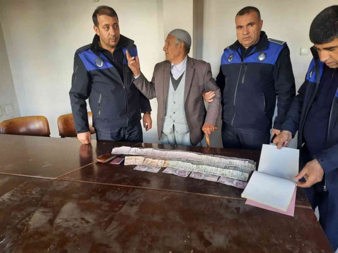 Dilencinin üzerinden 3 bin 745 lira çıktı