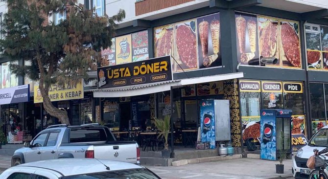 Dönercide ekmek ocağı patladı