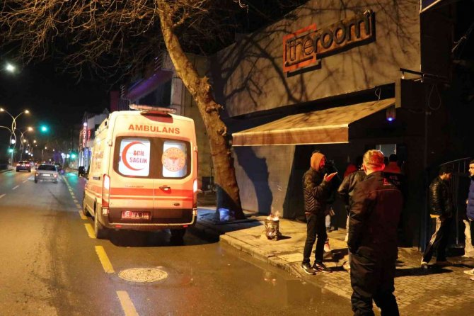 Eğlence mekanında silahlı ve bıçaklı kavga: 3 yaralı