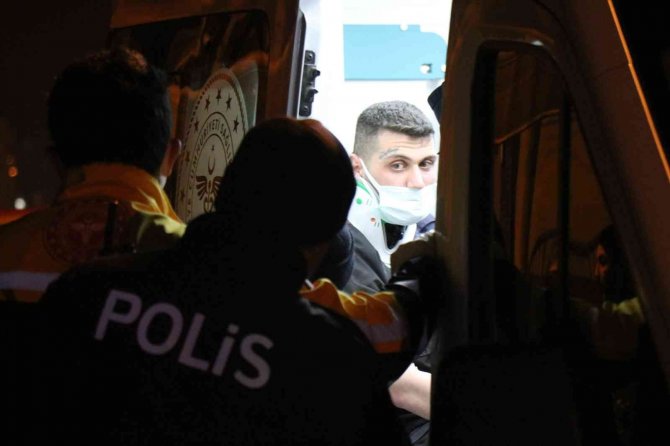 Eğlence mekanında silahlı ve bıçaklı kavga: 3 yaralı