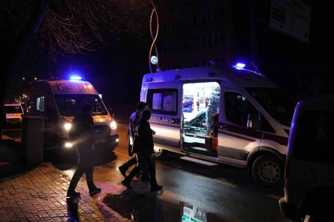 Eğlence mekanında silahlı ve bıçaklı kavga: 3 yaralı