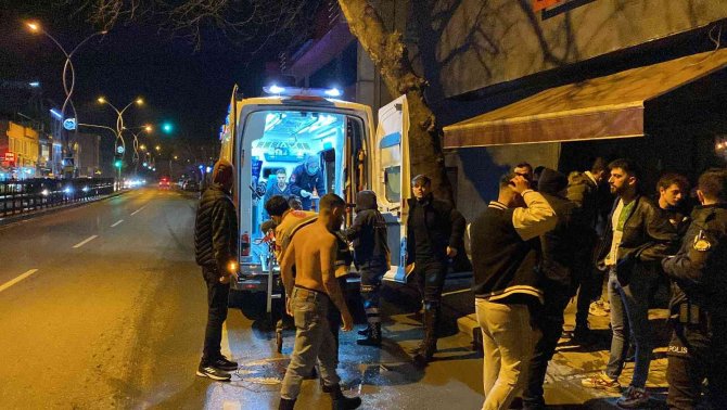 Eğlence mekanında silahlı ve bıçaklı kavga: 3 yaralı