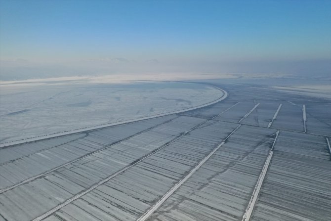 Suğla Gölü etrafında taşkınla mücadele sürüyor