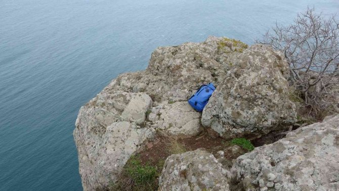 Kayalıklarda ceset bulundu