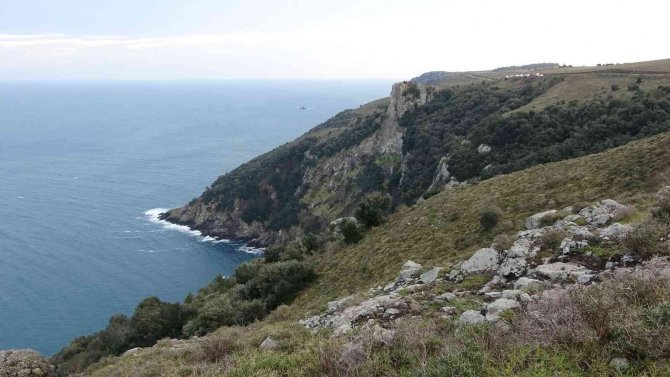 Kayalıklarda ceset bulundu