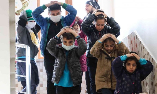 Konya’da deprem anı ve tahliye tatbikatı gerçekleştirildi