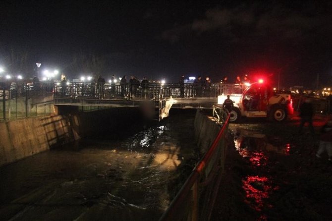 Üst geçide asılı erkek cesedi bulundu