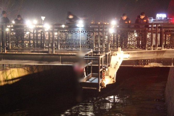 Üst geçide asılı erkek cesedi bulundu