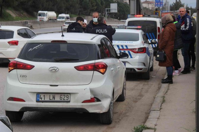 3 otomobil birbirine girdi: 2 yaralı