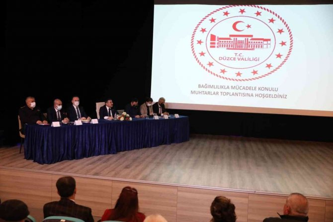 Bağımlılıkla mücadele muhtarlara anlatıldı