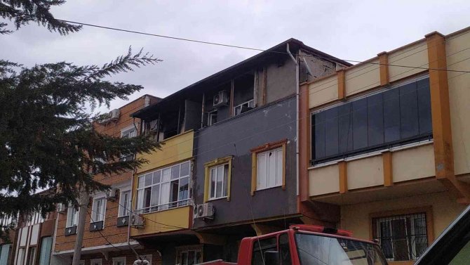 Çatı katında çıkan yangın maddi hasara yol açtı