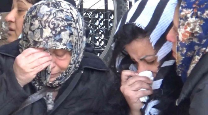 İstanbul’da sır ölüm, gözyaşlarıyla toprağa verildi
