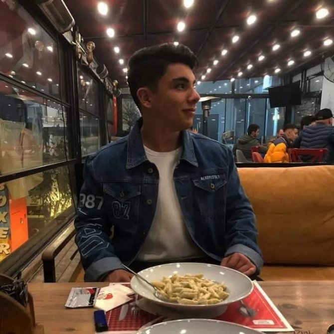 Kazada yaralanan genç 14 günlük yaşam savaşını kaybetti