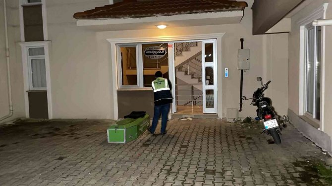 Öğretim üyesi evinde ölü bulundu