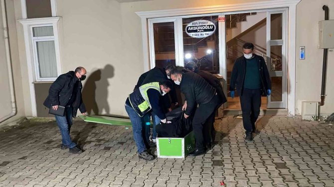 Öğretim üyesi evinde ölü bulundu