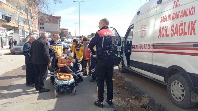 Otomobilin çarptığı çocuk yaralandı