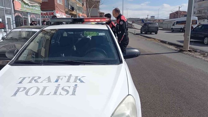 Otomobilin çarptığı çocuk yaralandı