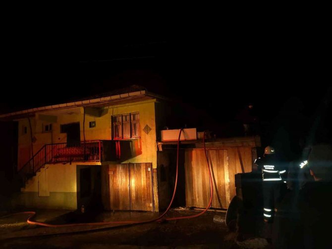 Zonguldak’ta çatı yangını paniğe neden oldu