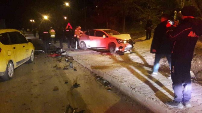 3 aracın karıştığı kazada 4 kişi yaralandı