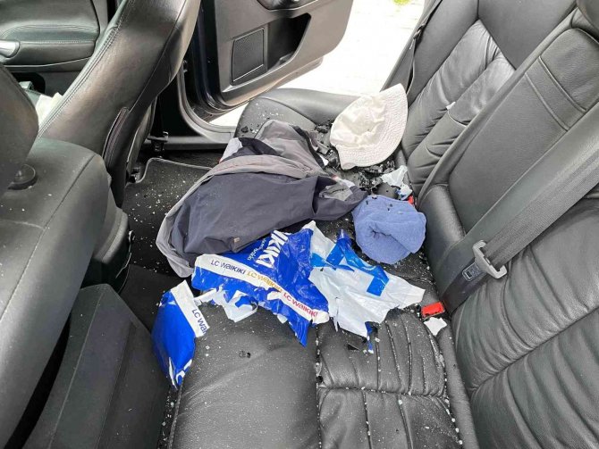 Hatalı sollama yapan araç karşı yönden gelen araca çarptı: 3 yaralı