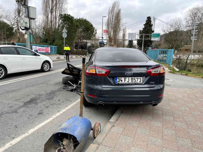 Hatalı sollama yapan araç karşı yönden gelen araca çarptı: 3 yaralı