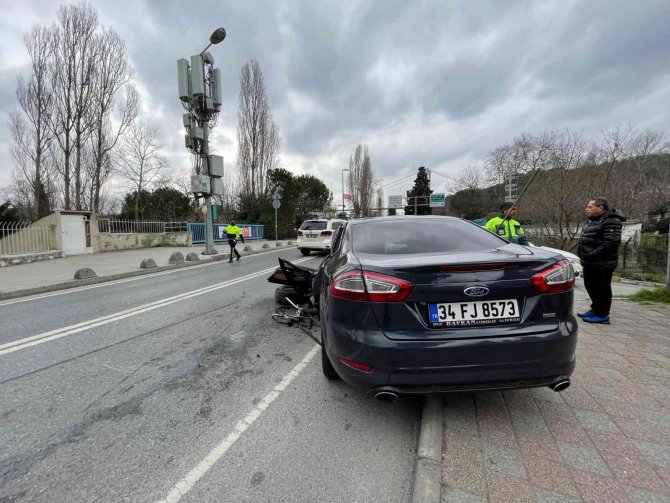Hatalı sollama yapan araç karşı yönden gelen araca çarptı: 3 yaralı