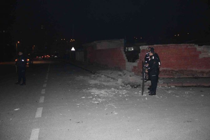 Husumetli iki grup birbirine girdi, mahalle karıştı