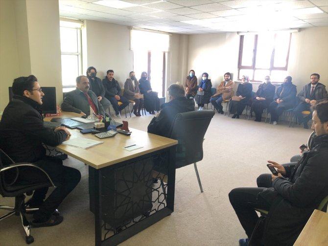 Yunak Kaymakamı Murat Karahan, öğrencilerle bir araya geldi