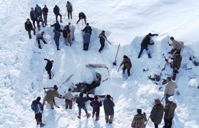Konya’da kar basma şenliği