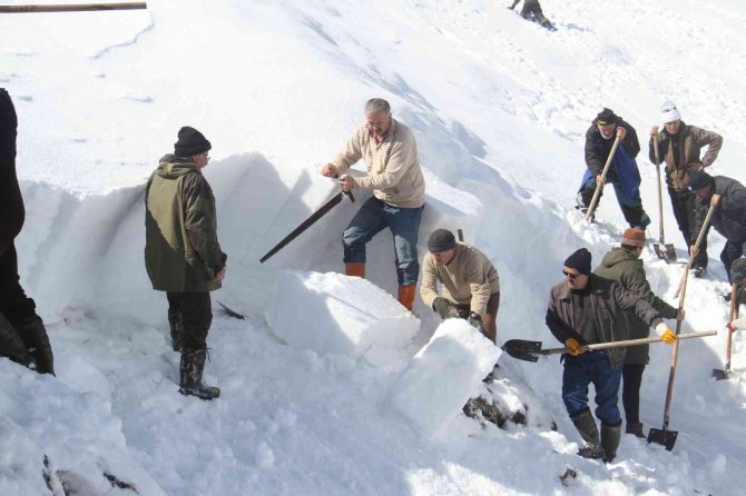 Konya’da kar basma şenliği