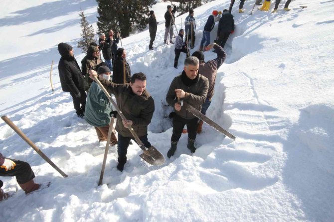 Konya’da kar basma şenliği