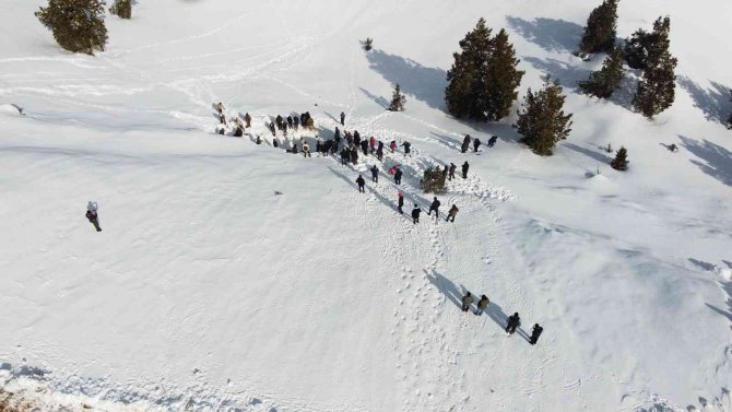 Konya’da kar basma şenliği
