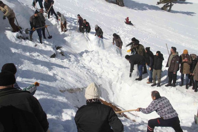 Konya’da kar basma şenliği
